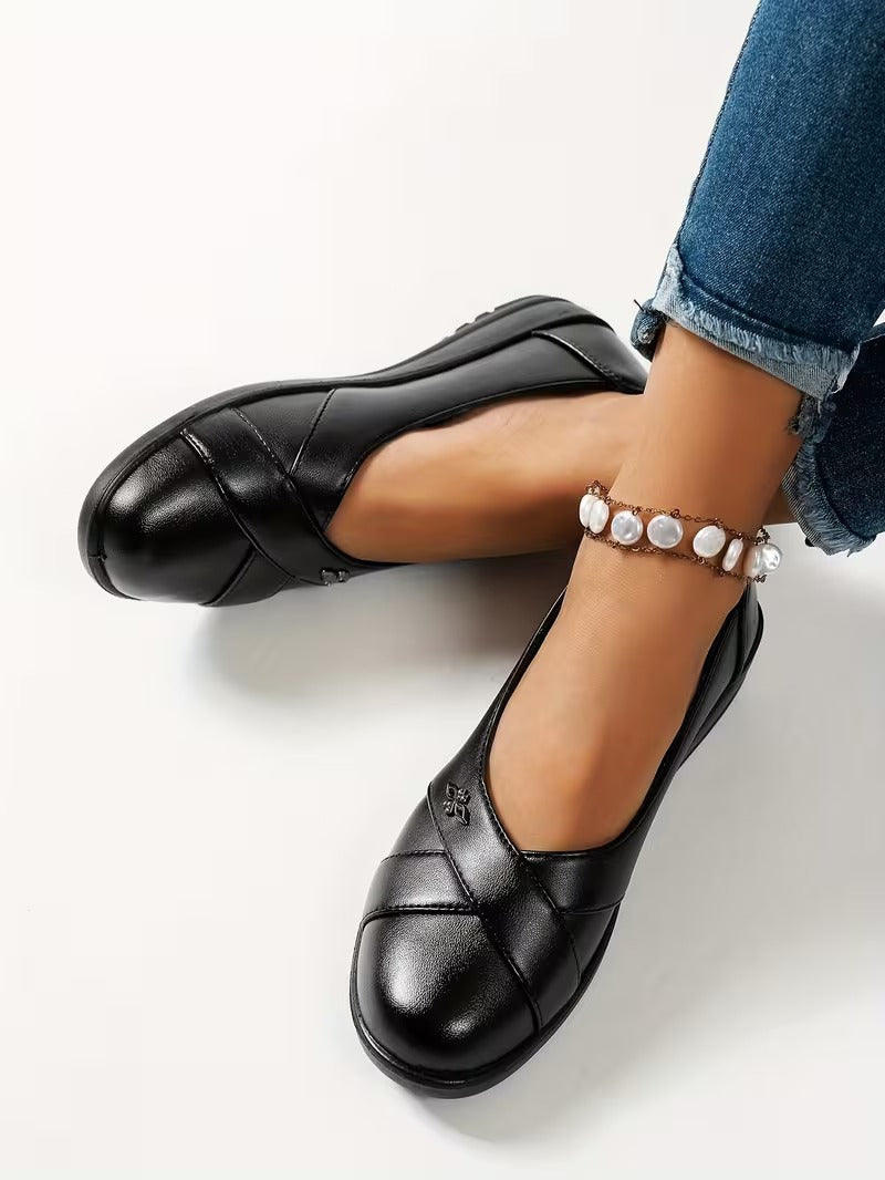 Women's Black Closed-Toe Leather Flats – Comfortable Casual Slip-On Shoes