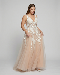Women's Elegant V-Neck Floral Embroidered Wedding Dress – Luxury Bridal Gown