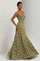 Floral Maxi Dress: Effortless Style for Summer Events 3
