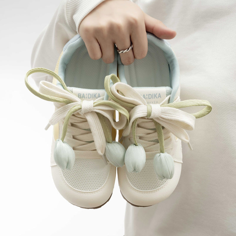 Women's Trendy Hello Kitty Non-Slip Sneakers With Unique Petal Shoe Lace