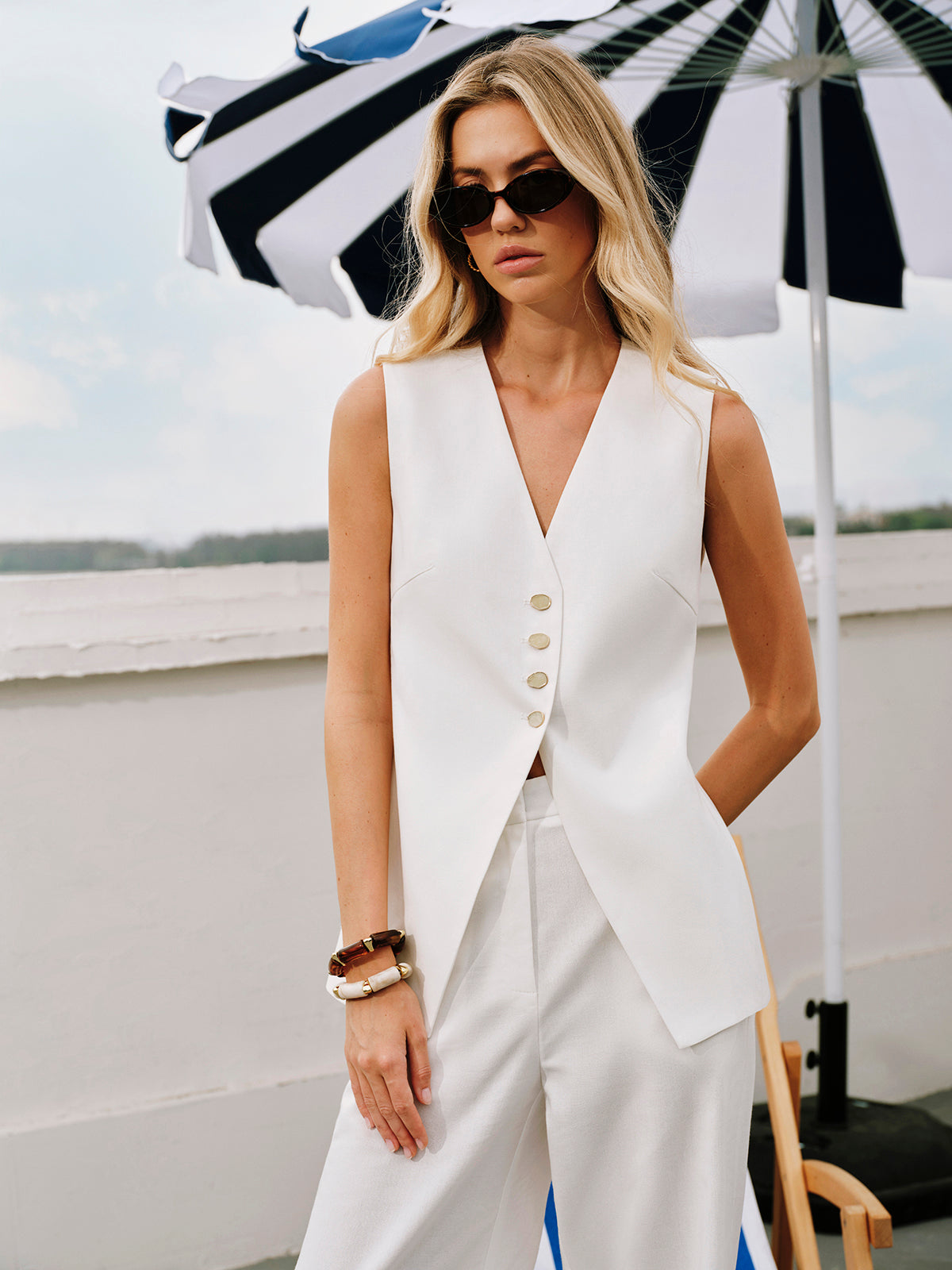 Sleeveless Linen Cotton Vest for Women – Stylish Gilet with Button Closure 2
