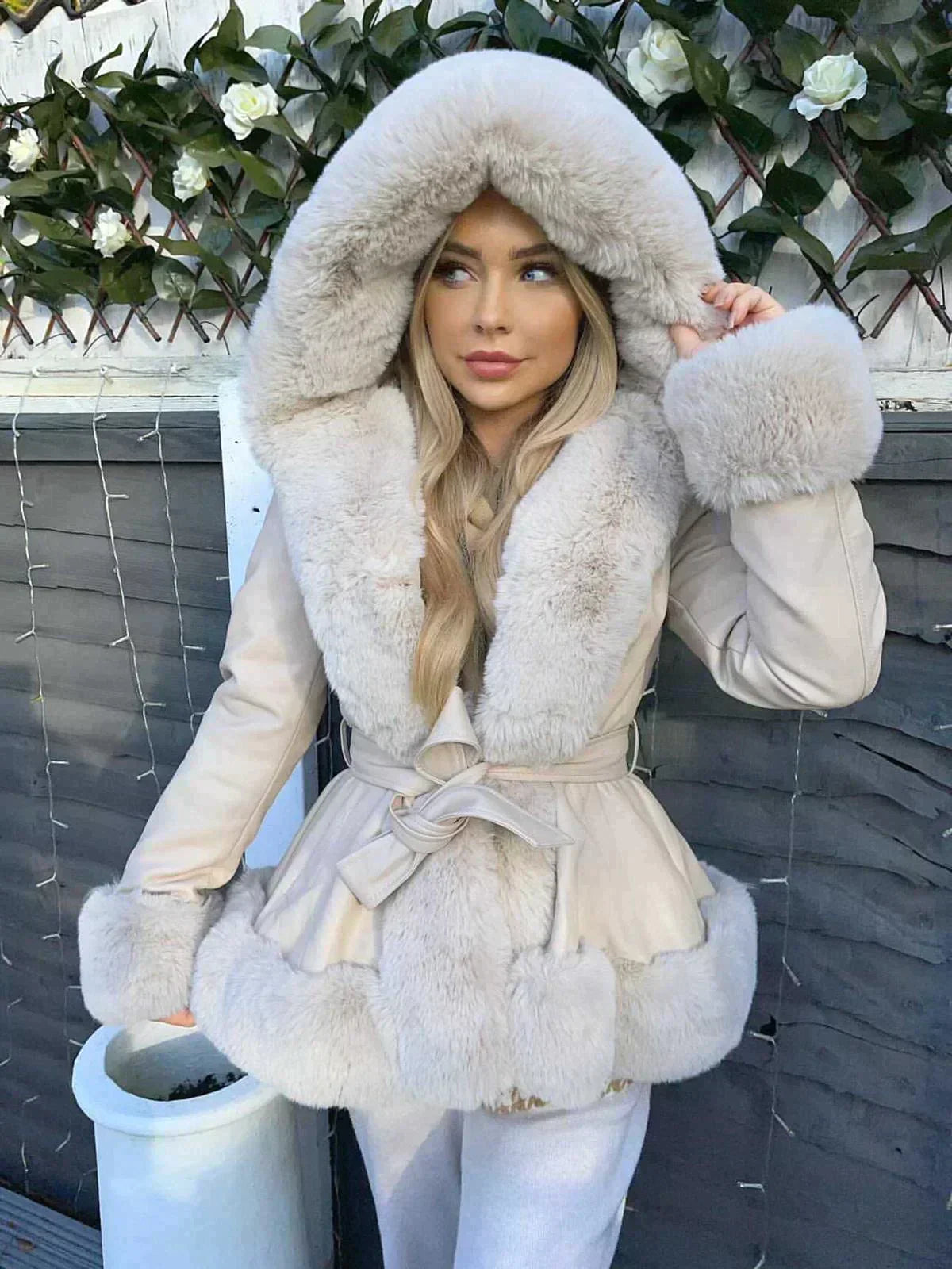 Women's Puffer Jacket Hooded Comfortable Stylish Winter Coats