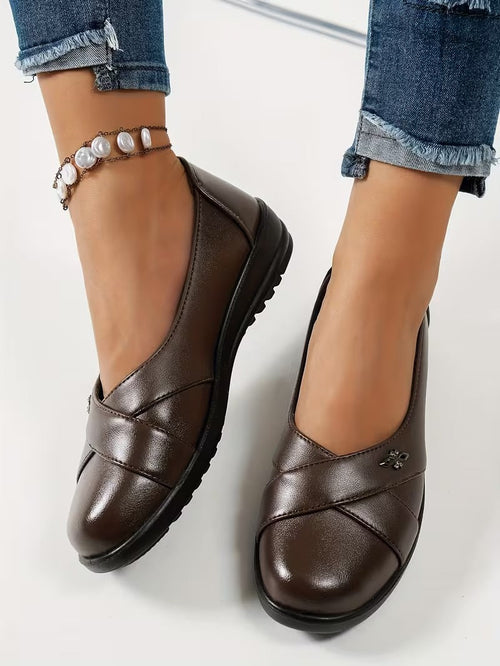 Women's Black Closed-Toe Leather Flats – Comfortable Casual Slip-On Shoes