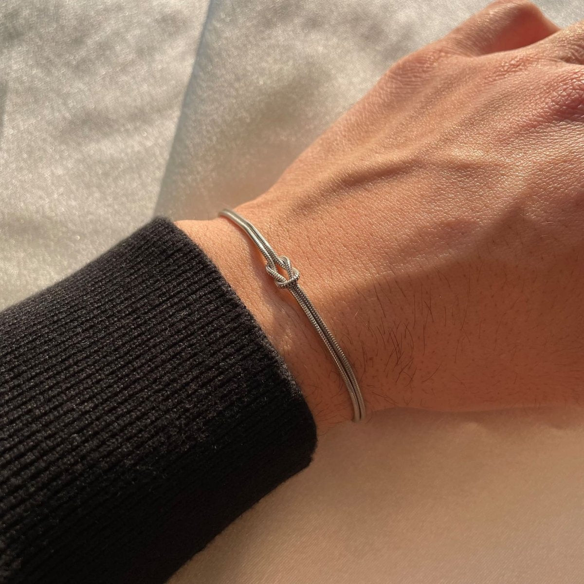 Women's Stylish Love Knot Bracelet In An Elegant Design – Timeless Wrist Jewelry