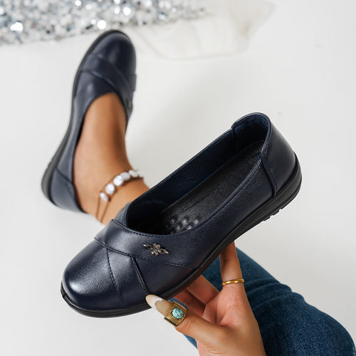 Women's Black Closed-Toe Leather Flats – Comfortable Casual Slip-On Shoes
